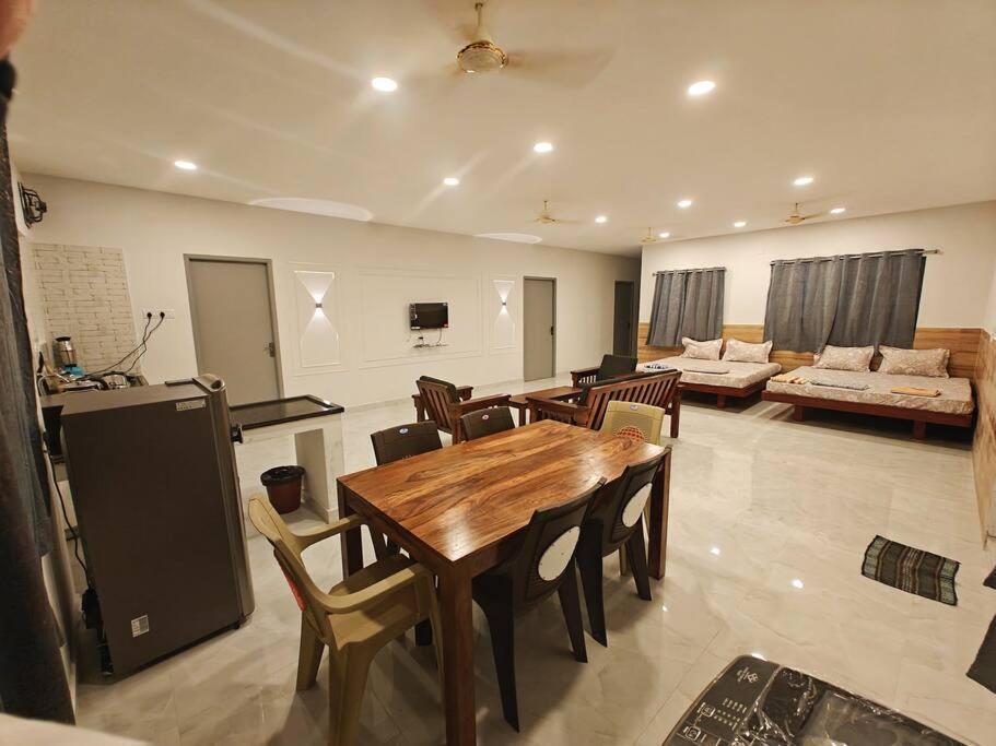 Homestay - Ac 5 Bhk Near Alrport Ченнаи Экстерьер фото